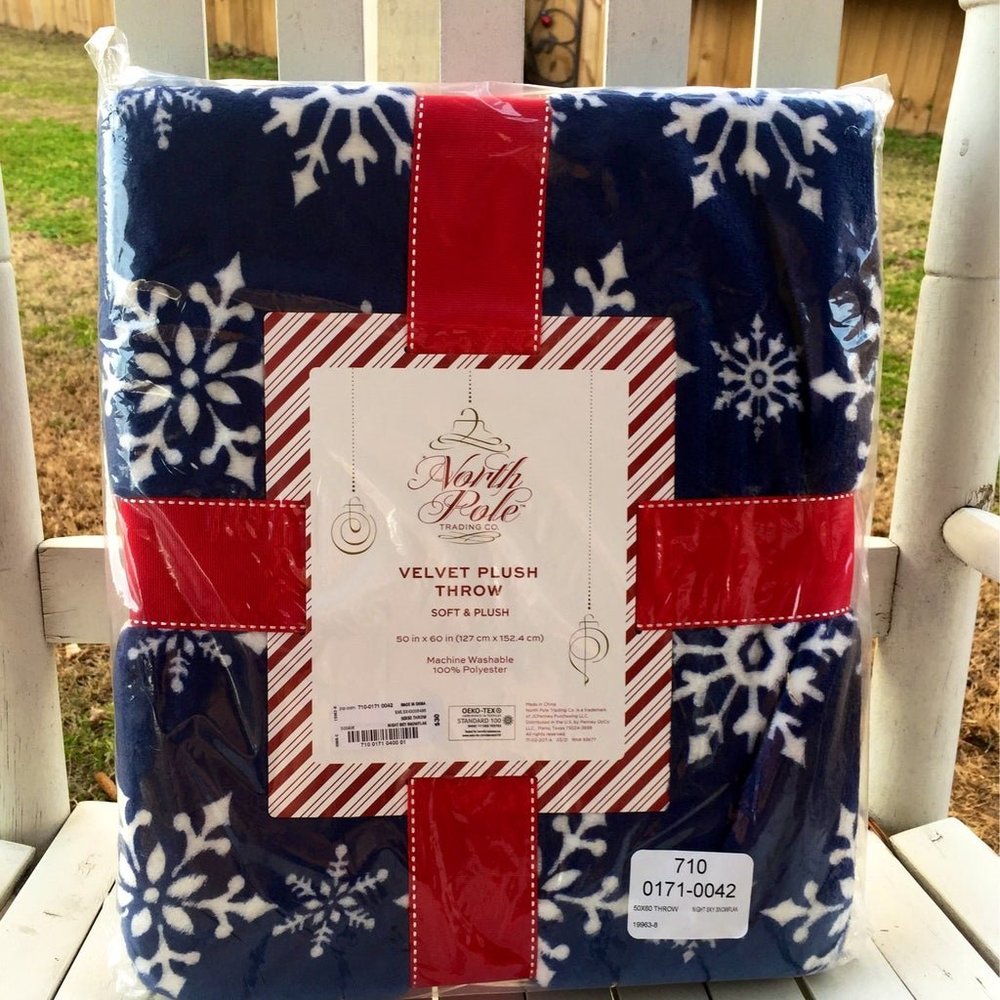 NIGHT SKY SNOWFLAKE VELVET PLUSH THROW BLANKET North Pole Trading Co. 50x60 NEW